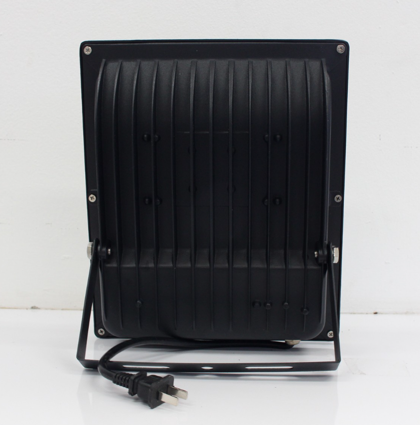 สปอร์ตไลท์ หลากสี LED RGB + รีโมท 100w IWACHI - Image 2